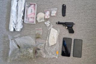 Przyjął niewinne zaproszenie od kolegów. Połamali mu kości i oskubali nawet z butów