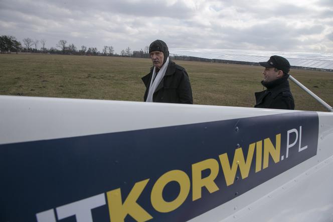 korwinolot ruszył w polskę.
