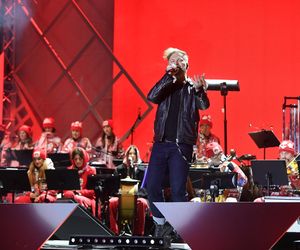 Steczkowska w czerwieni i Margaret w futrze. Tak gwiazdy wystroiły się na koncert 11 listopada [GALERIA]