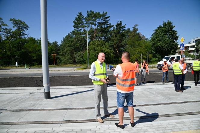 Budowa linii tramwajowej na JAR na półmetku. Tak wyglądają prace w Toruniu