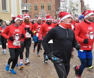 21. edycja Festiwalu Biegów Świętych Mikołajów w Toruniu. 2000 uczestników na starcie