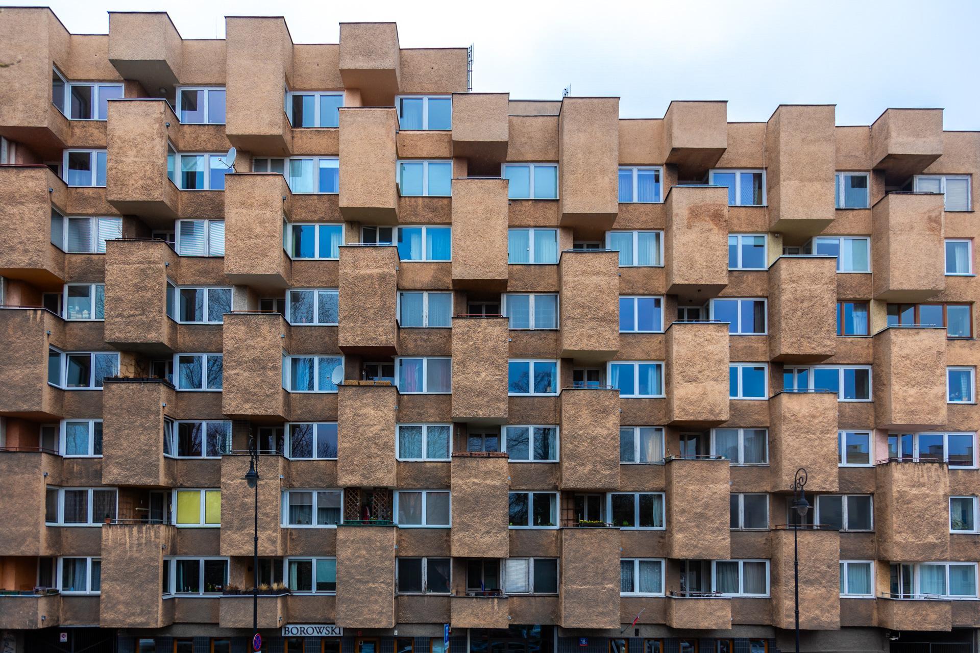 Karowa 18 - zdjęcia. Tak wygląda najpiękniejszy blok w Warszawie