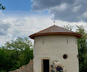 Baszta w Nowych Kicharach (gm. Dwikozy) w trakcie remontu