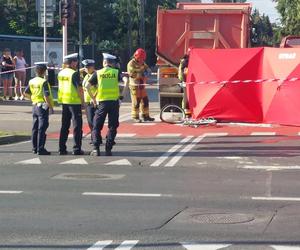 Wypadek w Wesołej. Matka i 9-letnia córka potrącone przez tira