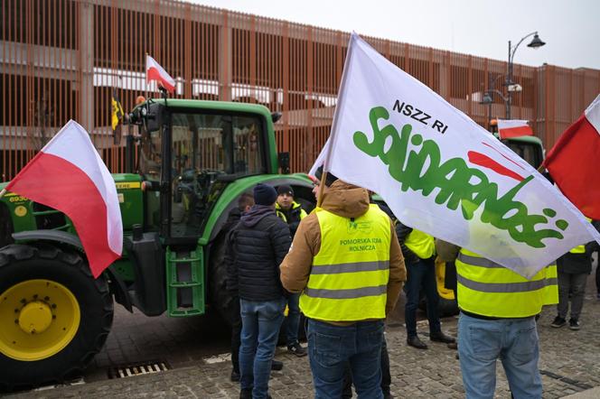 Protest rolników przed Urzędem Wojewódzkim w Gdańsku