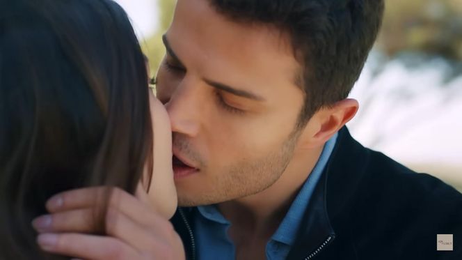 Pocałunek Zeynep i Ege. "Wszystko się ułoży"