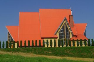 To jedna z najpiękniejszych małopolskich wsi. Kiedyś należała do biskupa 