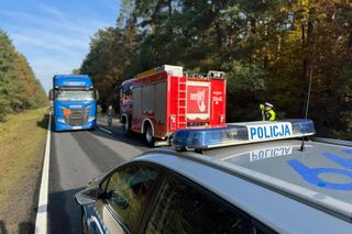 Wypadek na DK 10 pod Piłą. Autobus z dziećmi uderzył w cysternę