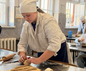 Uczniowie grudziądzkiego Gastronomika przygotowali rogale na Św. Marcina