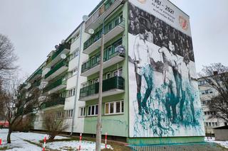 Akt wandalizmu przy Piłsudskiego. Zniszczono dwa murale