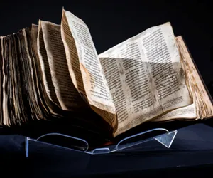 Nowe części Biblii? Naukowiec odnalazł nieznane elementy Pisma Świętego!