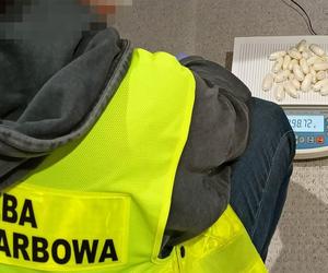Młoda kobieta przemycała kokainę w żołądku. Wpadła na lotnisku w Warszawie