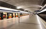 Metro w Warszawie już wozi pasażerów, ale wciąż są drążone nowe linie