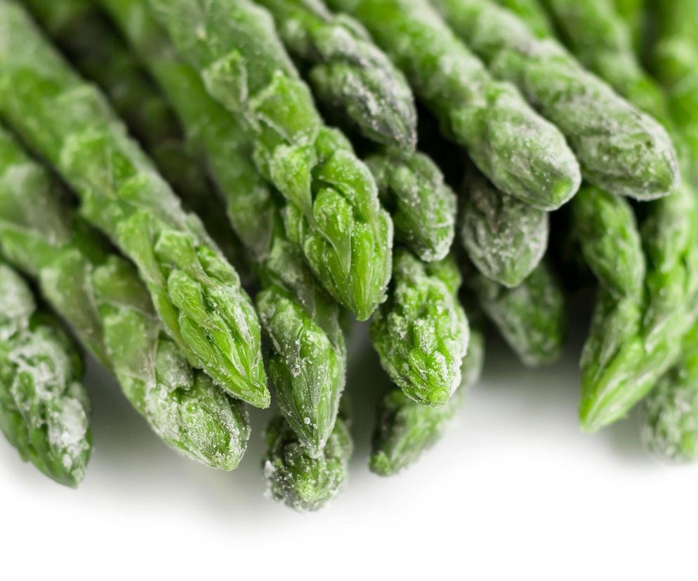 Jak mrozić szparagi, żeby po rozmrożeniu były jak świeże? Sprawdź, co zrobić, by nie straciły jędrności ani smaku!