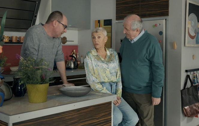 Barwy szczęścia, odcinek 3192: Krystyna (Hanna Bieluszko), Krzysztof Jaworski (Jacek Kałucki), Marek Złoty (Marcin Perchuć)