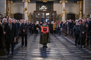 Pożegnali wielką damę polskiej kultury. Kidawa-Błońska przesłała piękny wieniec