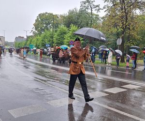 Pochód Gwarkowski 2025 w strugach deszczu