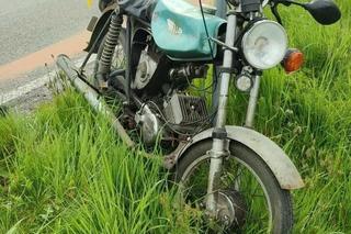 Zaczarnie. Motocyklista zderzył się z samochodem. Z obrażeniami nogi trafił do szpitala