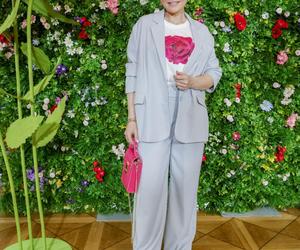 Gwiazdy pozują z butami. Więdłocha ma nową fuchę, Andrzejewicz w ogromnej marynarce, Kostka jak pani wiosna