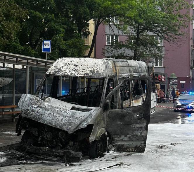 Pożar busa w Krakowie. Utrudnienia pod Jubilatem