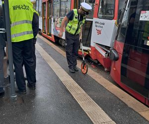 Zderzenie dwóch tramwajów w centrum Łodzi.