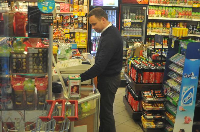 Z obstawą do bankomatu