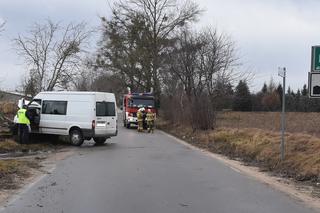 Wypadek dostawczaka w Płośnicy