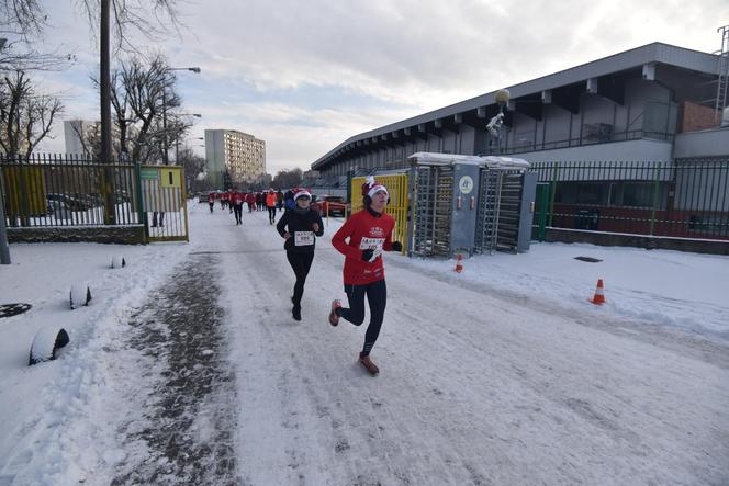 21. edycja Festiwalu Biegów Świętych Mikołajów w Toruniu. 2000 uczestników na starcie