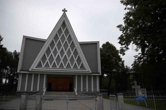 Proboszcz chce usunąć papieża