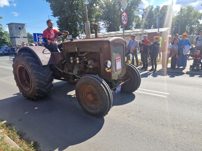 XXIII Międzynarodowy Festiwal Starych Ciągników i Maszyn Rolniczych im. Jerzego Samelczaka. Zdjęcia z parady i terenu festiwalu
