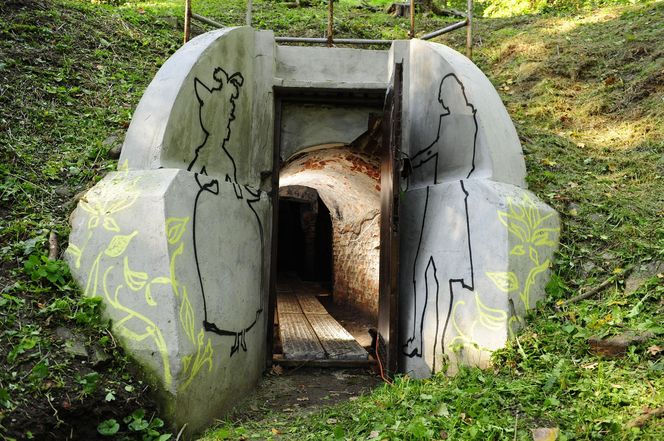 Oto najbardziej tajemnicze miejsce w Warszawie. Elizeum w parku Rydza-Śmigłego