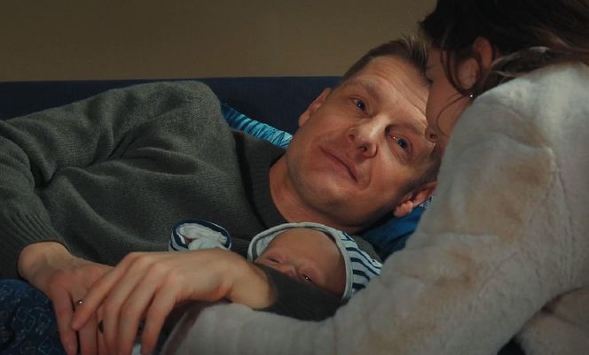 	M jak miłość odc. 1868. Paweł (Rafał Mroczek), Franka (Dominika Kachlik), syn Antoś