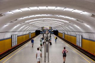 Wypadek w metrze w Warszawie. Utrudnienia na linii M1