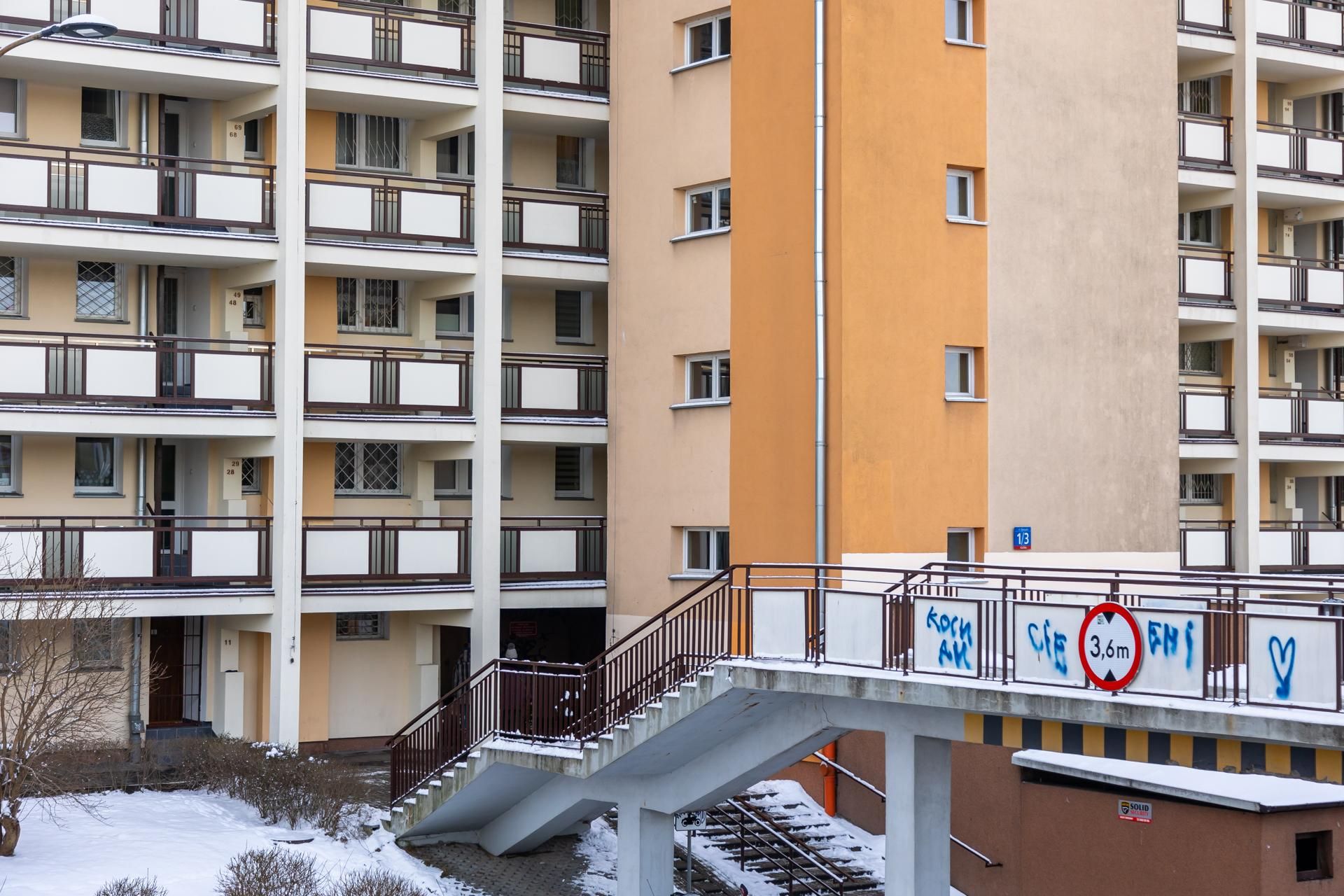 Przyczółek Grochowski - zdjęcia warszawskiego Pekinu. Zobacz, jak wygląda najdłuższy blok w Polsce