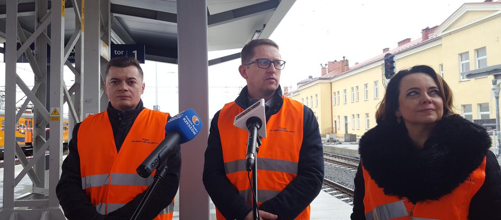 Dworzec Rzeszów Główny na półmetku prac. Jak teraz wygląda? [ZDJĘCIA]