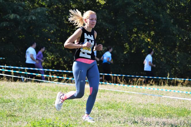 Jump and Run 2023 w Bydgoszczy. Bieg z dmuchanymi przeszkodami przyciągnął tłumy