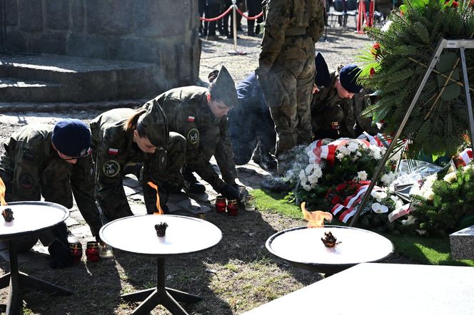 Po 80 latach pochowali ich z honorami. Bohaterscy żołnierze spoczęli na Cmentarzu Wojennym w Kołobrzegu