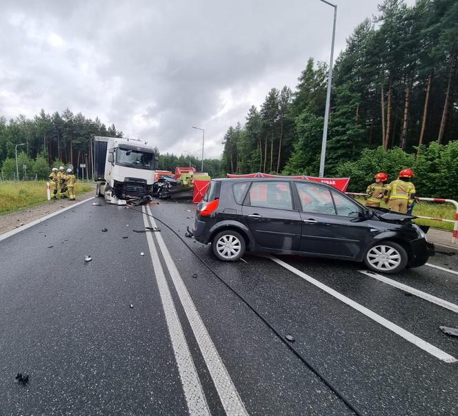 Brzesko. Tragiczny wypadek z udziałem pięciu pojazdów. 26-latek zginął na miejscu