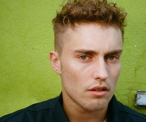 Sam Fender zapowiada album „People Watching”! Muzyk idzie w ślady Bruce'a Springsteena?