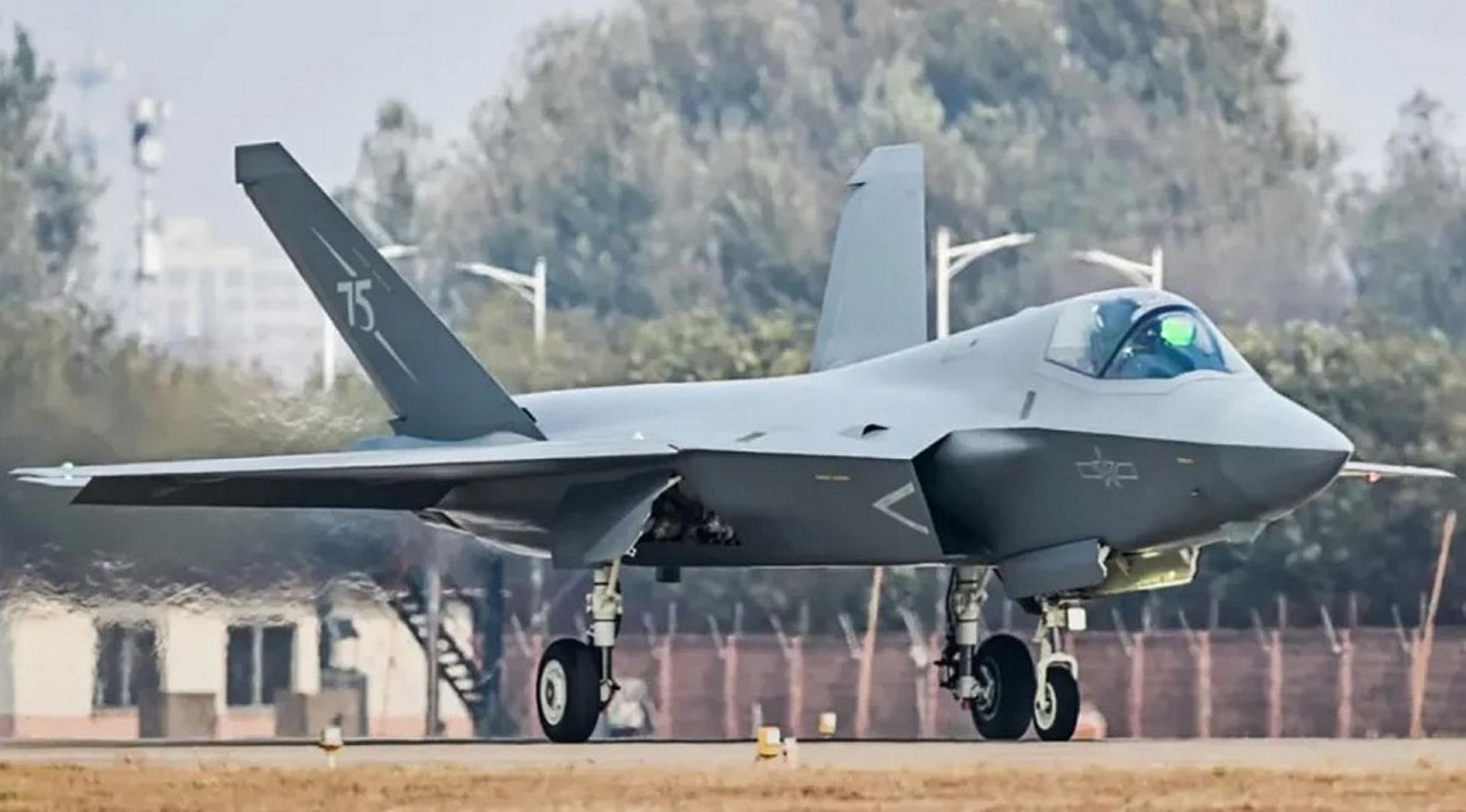 Chiński myśliwiec J-35