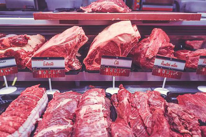 Podejrzana wołowina bez badań trafiła do sklepów na Śląsku