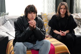 Barwy szczęścia, odcinek 3159. Wiktor (Grzegorz Kestranek), Madzia (Natalia Sierzputowska)