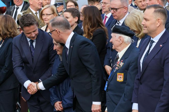 81. rocznica Powstania Warszawskiego. Uroczysta msza święta na pl. Krasińskich