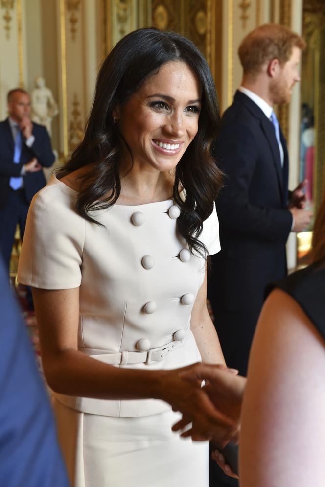 Rozpromieniona Meghan Markle na gali z królową i księciem Williamem