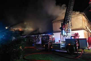 Dwie osoby nie żyją. Spłonął zabytkowy pałacyk. Tragiczny pożar w Dębsku