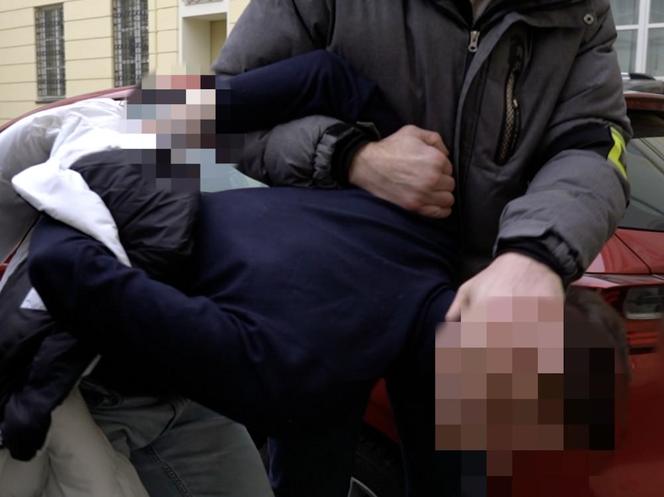 Kilkanaście osób zatrzymanych! Potężna akcja kryminalnych uderzyła w gang parszywych oszustów