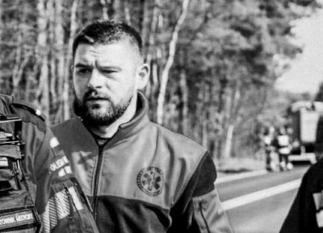 Śląskie: Ratownik Michał zginął po wypadku karetki. Zostawił piękną narzeczoną i córeczkę Zuzię
