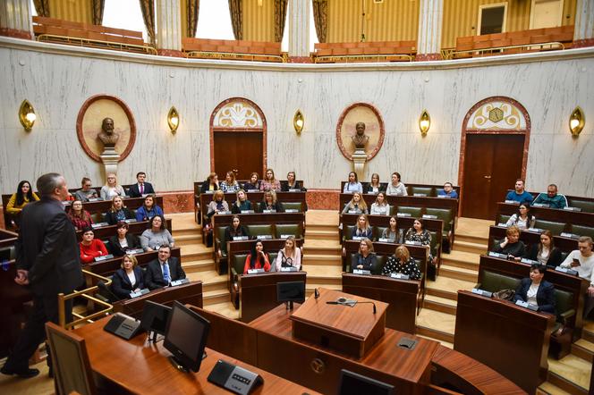 Studenci Wyższej Szkoły Bankowej podczas zajęć w Śląskim Urzędzie Wojewódzkim w Katowicach