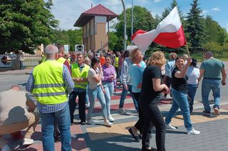 Mieszkańcy protestują: nie damy zabić się asfaltem. „Boję się o życie swojego półrocznego synka”
