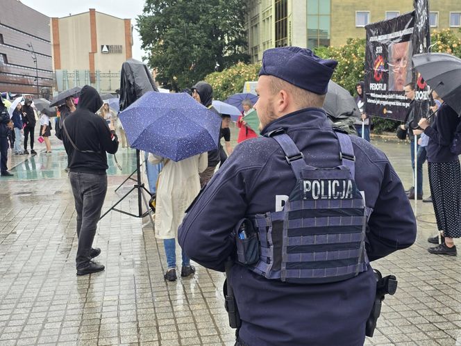 Wystartował Wrocławski Marsz Równości. Na trasie pojawili się przeciwnicy 